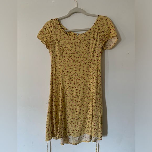 Dresses & Skirts - Yellow dress